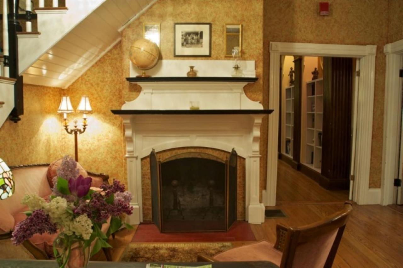 בר הרבור Central House Inn מראה חיצוני תמונה